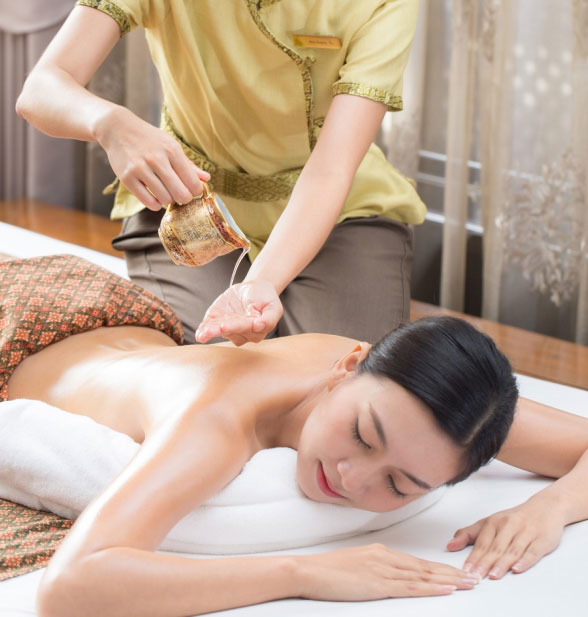 Body spa treatment with Phothalai style